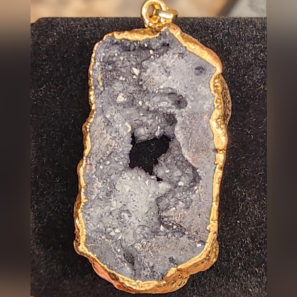 Absolutely Stunning Druzy Geode Necklace - Picture 1 of 8